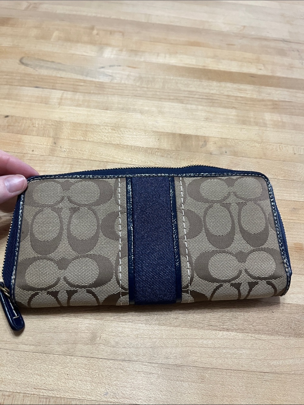Coach Khaki Signature Wallet with Navy Trim - Picture 4 of 4